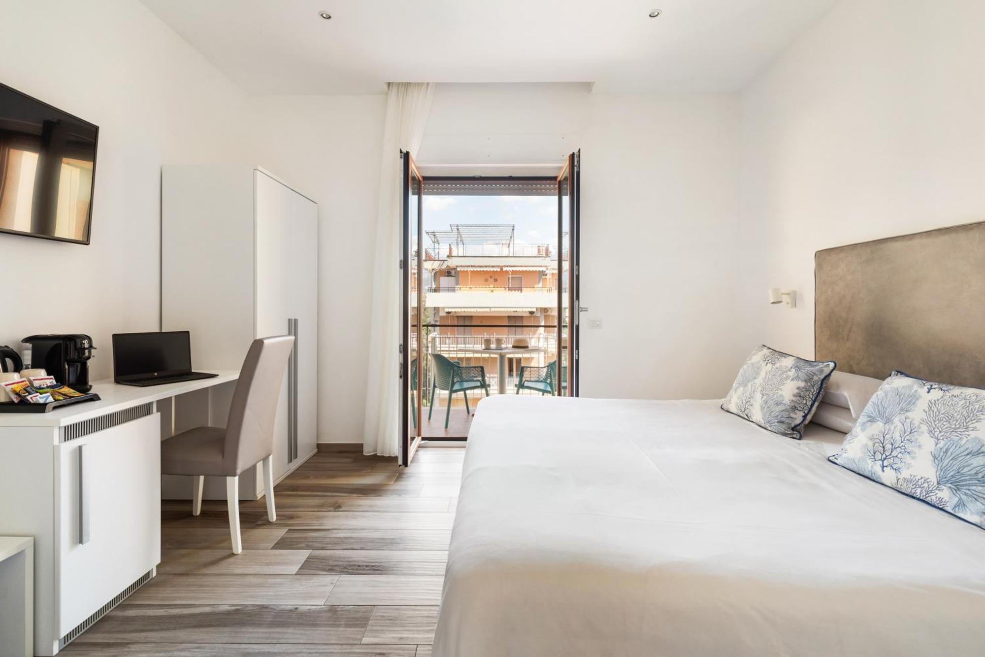 Yourhome - Maison Degli Aranci Sorrento Bagian luar foto