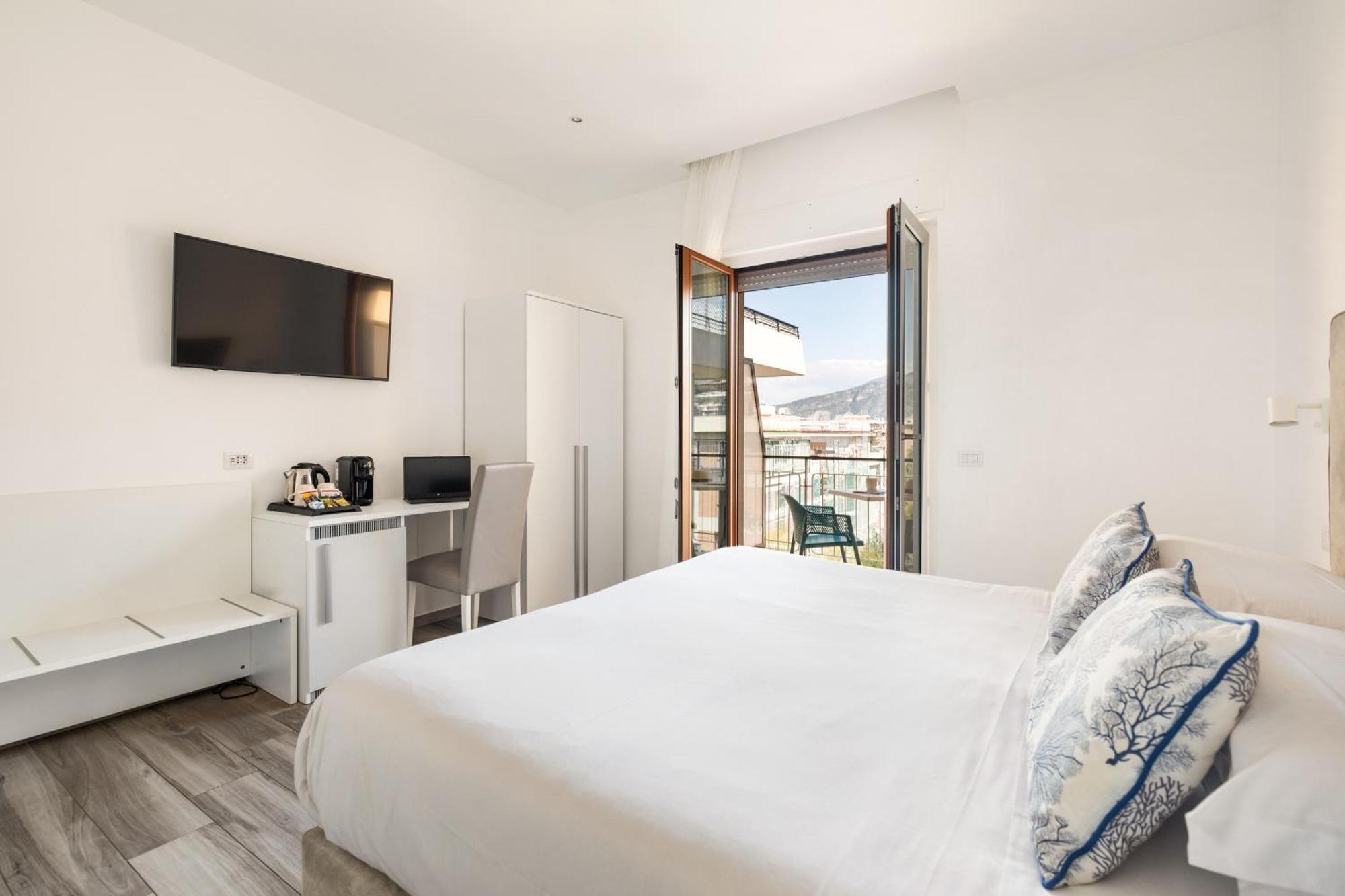 Yourhome - Maison Degli Aranci Sorrento Bagian luar foto