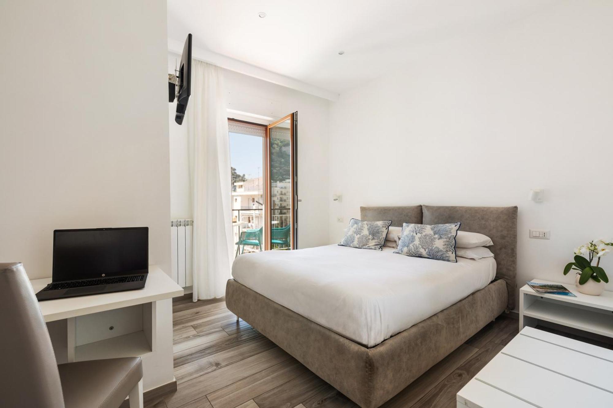 Yourhome - Maison Degli Aranci Sorrento Bagian luar foto